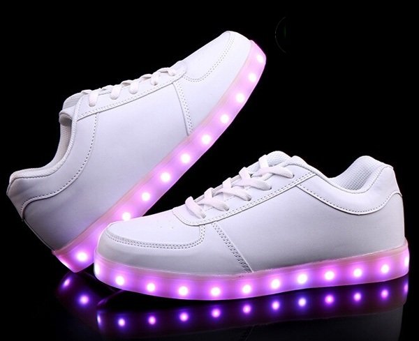 lahjat lapsille LED-kengät